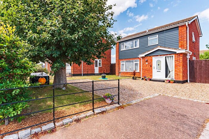 3 Bedroom Detached House For Sale In Woodstock Way, Martham, NR29