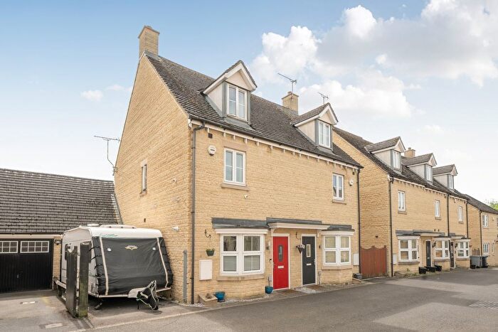 3 Bedroom Semi-Detached House For Sale In Boundary Way, Carterton, Oxfordshire, OX18