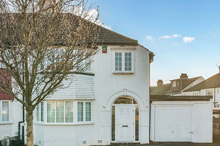 3 Bedroom Semi Detached House For Sale In The Chase, Streatham, London, SW16