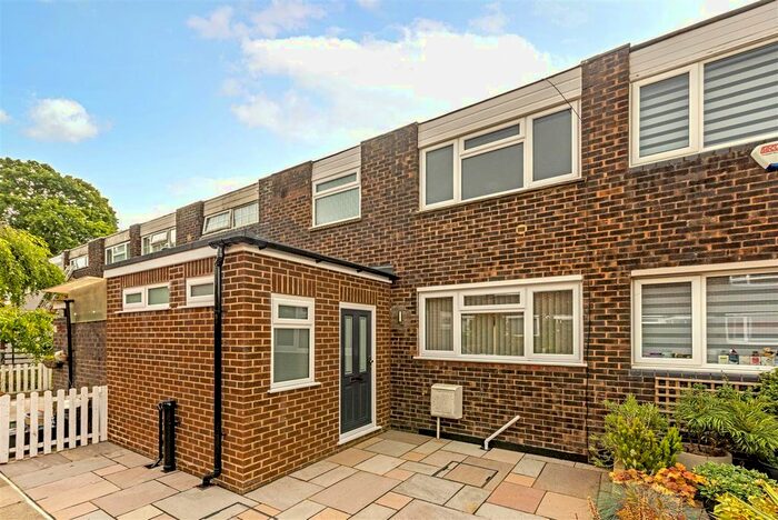 3 Bedroom Property To Rent In Sanders Close, Hampton Hill, TW12