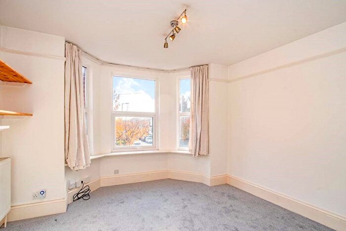 1 Bedroom Maisonette To Rent In Queens Place, Watford, Hertfordshire, WD17
