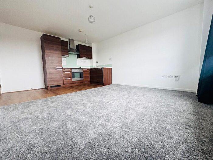 2 Bedroom Flat To Rent In Midland Road, Luton, Bedfordshire, LU2