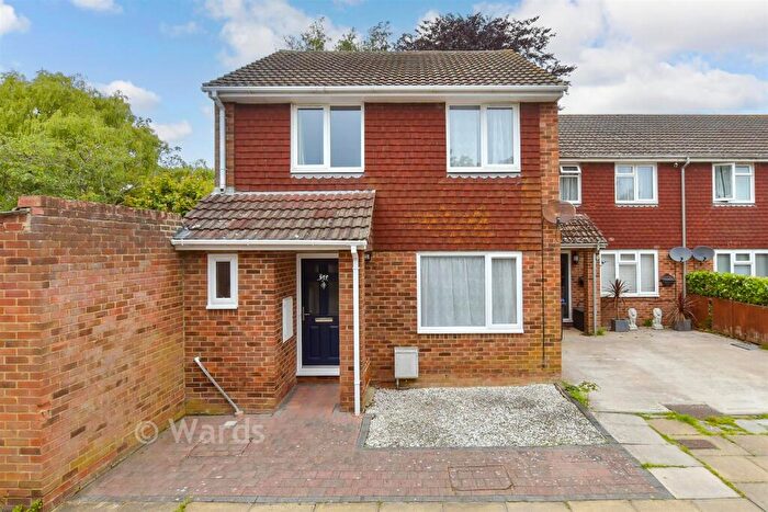3 Bedroom End Of Terrace House For Sale In Sandown Lees, Sandwich, Kent, CT13