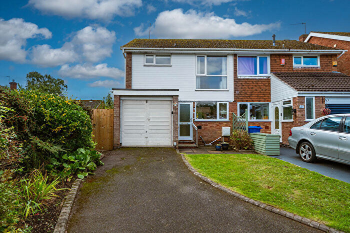 3 Bedroom Semi-Detached House For Sale In Renfrew Close, Wordsley, Stourbridge, DY8