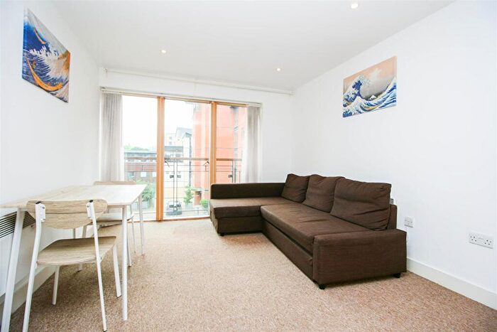 1 Bedroom Apartment To Rent In Canal Wharf, Waterfront Walk, B1