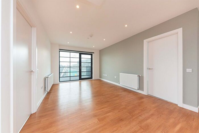 2 Bedroom Flat To Rent In Southway, Wembley, HA9