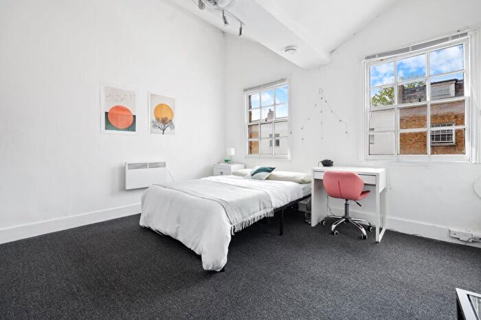 Flat To Rent In Parkway, Camden Town, NW1