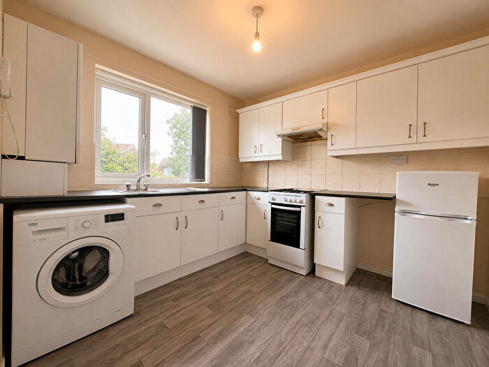 2 Bedroom Flat To Rent In Linbridge Drive, Newcastle Upon Tyne, NE5