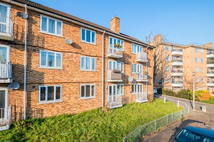 1 Bedroom Flat To Rent In Monclar Road, London, SE5