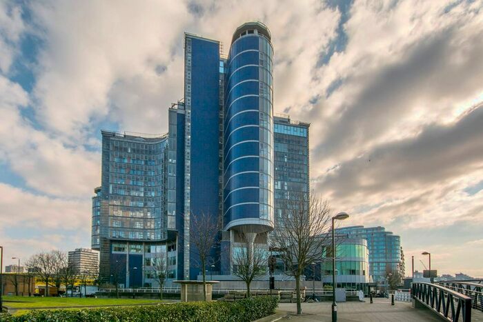 2 Bedroom Flat To Rent In Lombard Road, Battersea, London, SW11