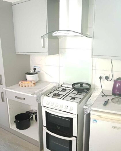 3 Bedroom Terraced House To Rent In Manchester Road, Reading, RG1