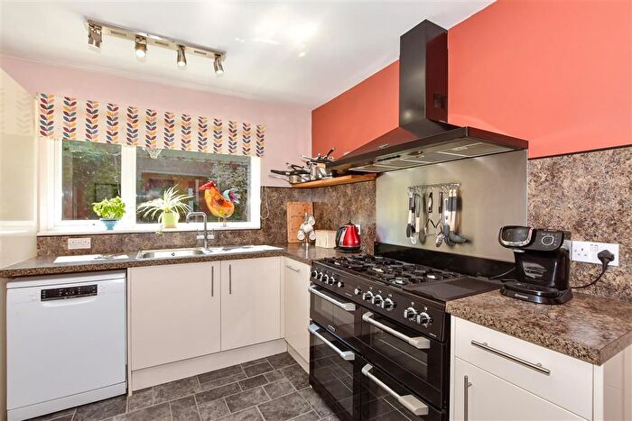 4 Bedroom Detached House For Sale In Blythe Road, Maidstone, Kent, ME15