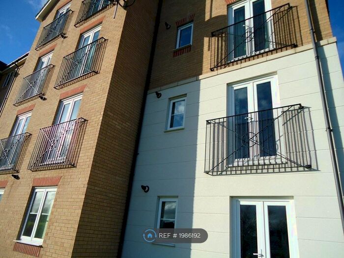 2 Bedroom Flat To Rent In Kingsholm House, Swindon, SN3