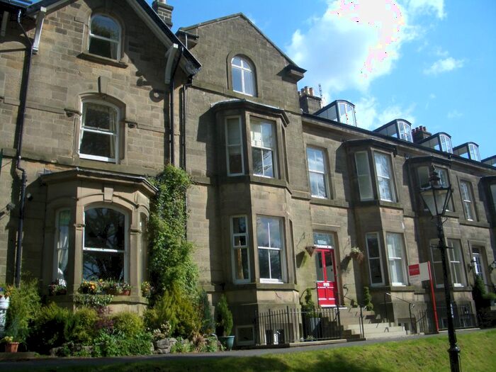2 Bedroom Flat To Rent In Broad Walk, Buxton, SK17
