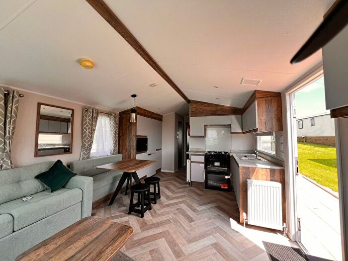 2 Bedroom Mobile/park Home For Sale In Llanmadoc, Swansea, SA3