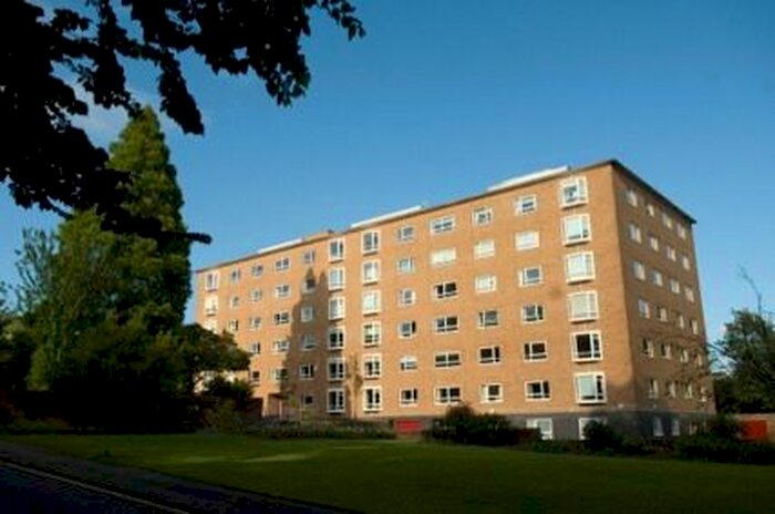 2 Bedroom Flat To Rent In Harford Court, Derwen Fawr, Sketty, Swansea, SA2