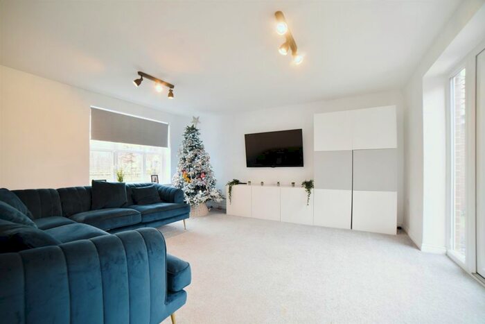 4 Bedroom Detached House For Sale In Swallow Drive, Wymondham, NR18