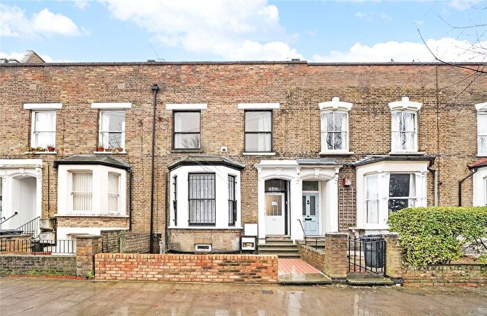 3 Bedroom Flat For Sale In Narford Road, Clapton, London, E5