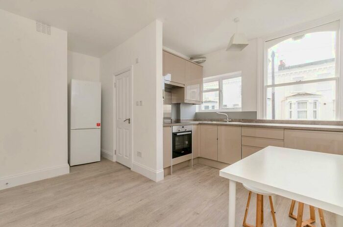 2 Bedroom Flat To Rent In Lilyville Road, Parsons Green, London, SW6
