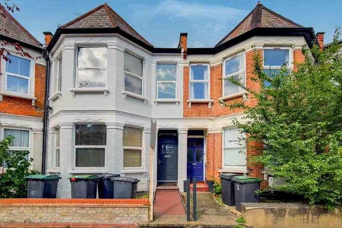 3 Bedroom Flat For Sale In Marlborough Road, Bowes Park, N22