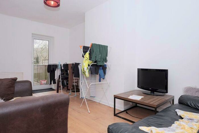 6 Bedroom Semi-Detached House To Rent In Colbourne Avenue, Brighton, BN2