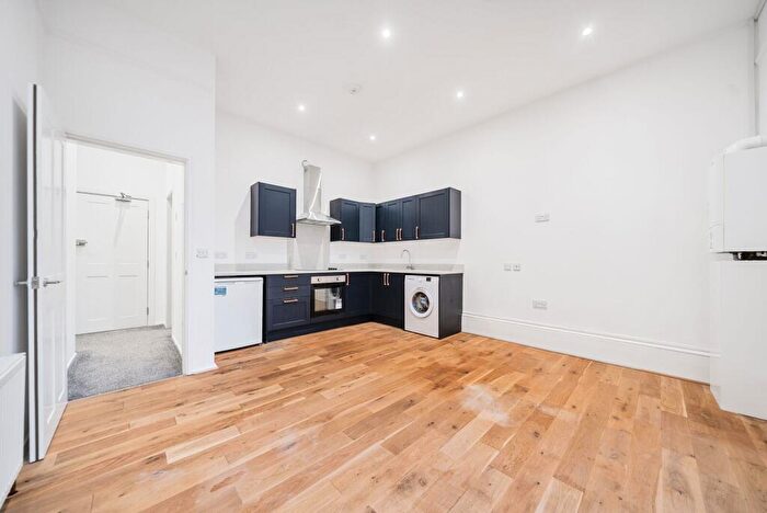 1 Bedroom Flat To Rent In Kings Street, Maidstone, ME14