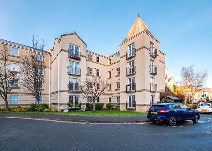 3 Bedroom Flat To Rent In Huntingdon Place, Edinburgh, EH7