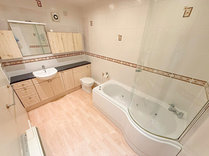 1 Bedroom Apartment For Sale In Clarence Road, Hinckley, Leicestershire, LE10