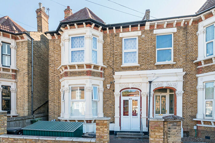 2 Bedroom Flat For Sale In Howard Road, London, SE20