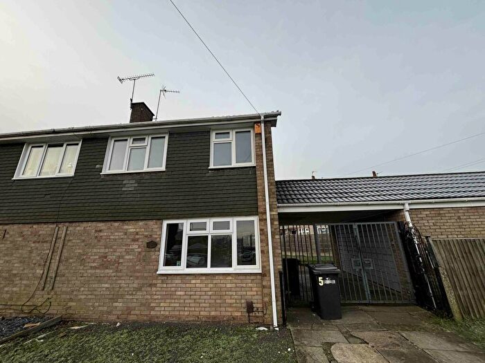 3 Bedroom Semi-Detached House To Rent In Brackendale Drive, Nuneaton, CV10