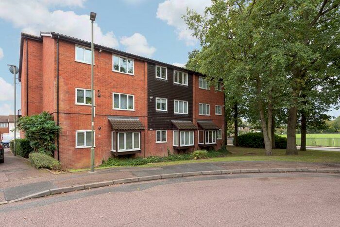 1 Bedroom Flat To Rent In Darwin Close, London, N11