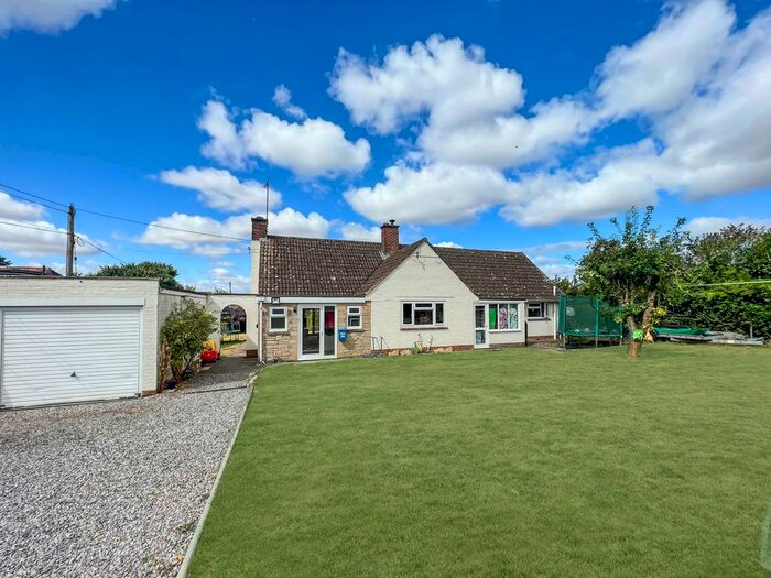 3 Bedroom Bungalow For Sale In Hackthorne Road, Durringtion, Salisbury, SP4