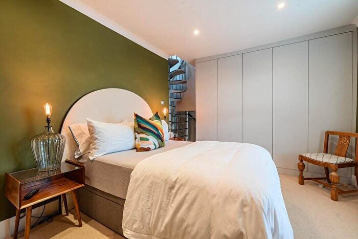 2 Bedroom Terraced House For Sale In Duke Street, Windsor, Berkshire, SL4