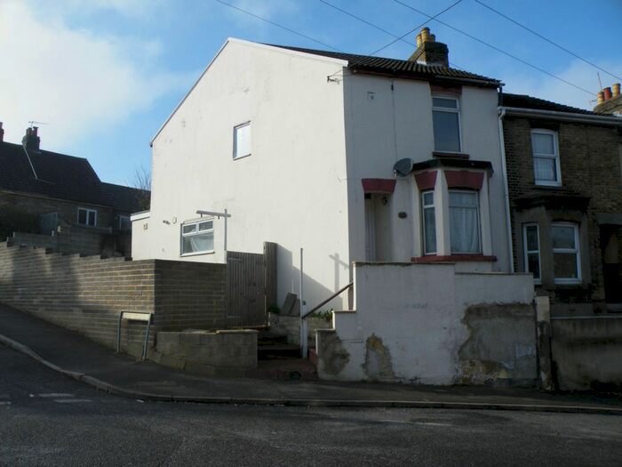 3 Bedroom End Of Terrace House To Rent In Victoria Road, Chatham, ME4