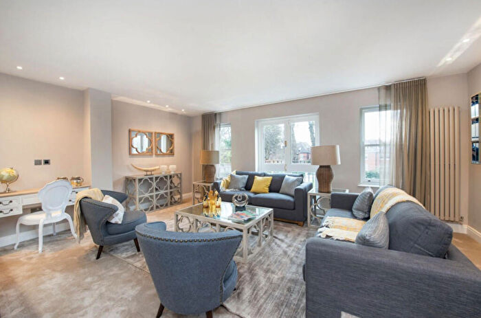 3 Bedroom Apartment To Rent In Lyndhurst Road, Hampstead, London, NW3