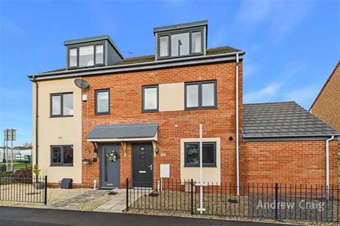 3 Bedroom Town House For Sale In Lyons Way, South Shields, NE33