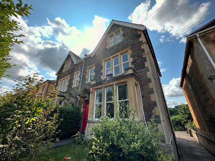 2 Bedroom Flat To Rent In Bloomfield Avenue, Bath, BA2