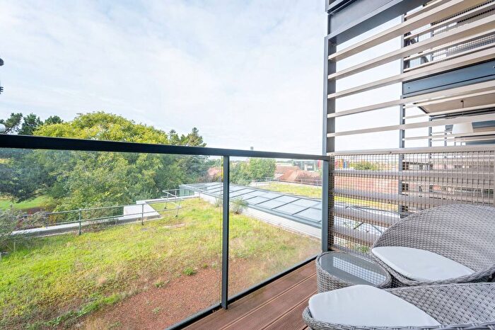 2 Bedroom Flat To Rent In Bloemfontein Road, White City, London, W12