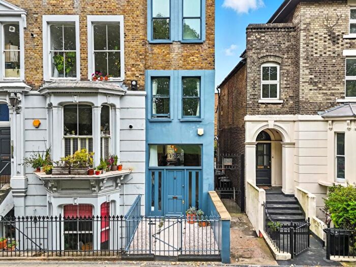 3 Bedroom Duplex For Sale In Grove Road, Bow, E3
