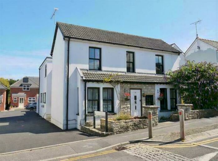 6 Bedroom Detached House To Rent In Albert Road, Poole, Dorset, BH12