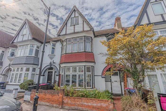 4 Bedroom Terraced House For Sale In Oakleigh Park Drive, Leigh-On-Sea, SS9