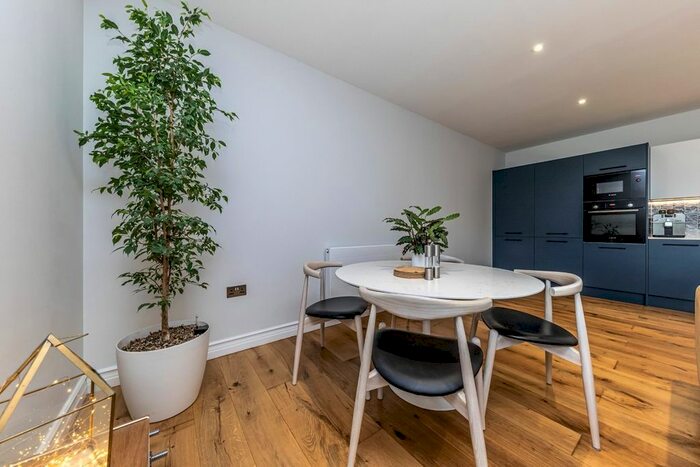 2 Bedroom Flat For Sale In Esher Park Gardens, Littleworth Road, Esher, Surrey, KT10