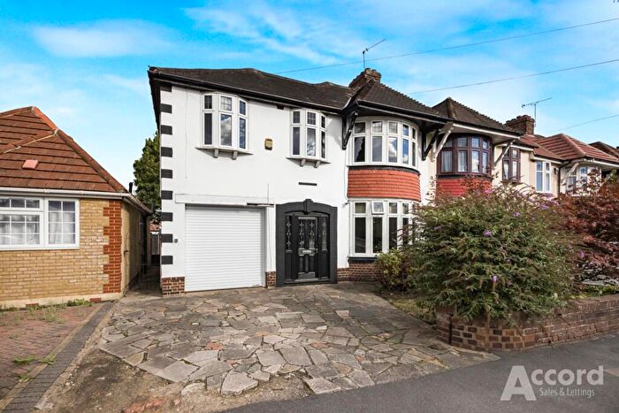 4 Bedroom Terraced House For Sale In Hacton Lane, Hornchurch, RM12