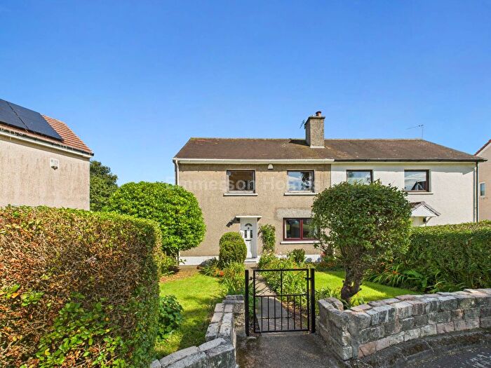 4 Bedroom Semi-Detached House For Sale In Montrose Road, Foxbar, Paisley, PA2