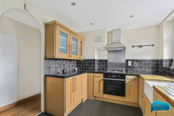 2 Bedroom Apartment To Rent In Edgeworth Road, New Barnet, Hertfordshire, EN4