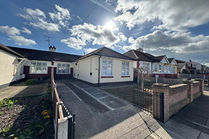 3 Bedroom Bungalow To Rent In Bedroom Semi Detached Bungalow In Southend On Sea, SS2