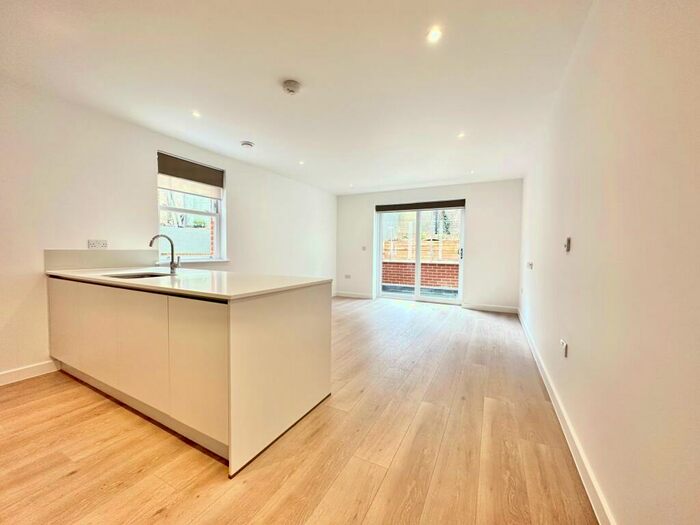 2 Bedroom Apartment To Rent In Archway Road, Highgate, N6