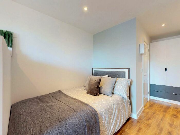 Studio To Rent In Woodhouse Square, Leeds, West Yorkshire, LS3