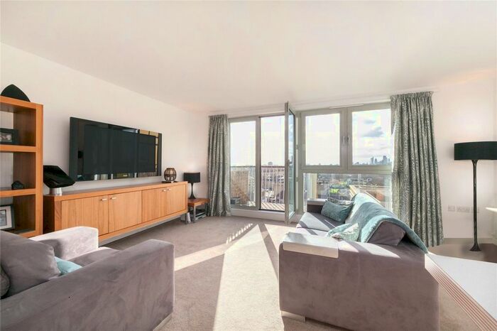 2 Bedroom Flat To Rent In Buckler Court, Eden Grove, N7