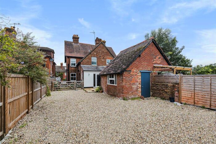 4 Bedroom Semi-Detached House To Rent In New Road, Chilworth, GU4